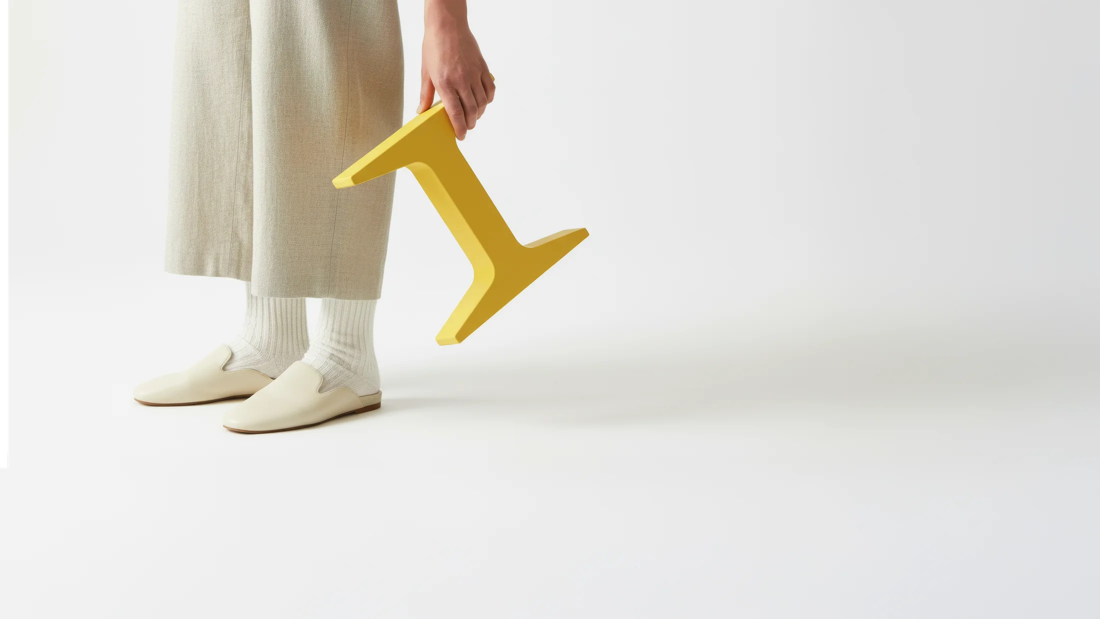 A person carrying a yellow Gantri lamp
